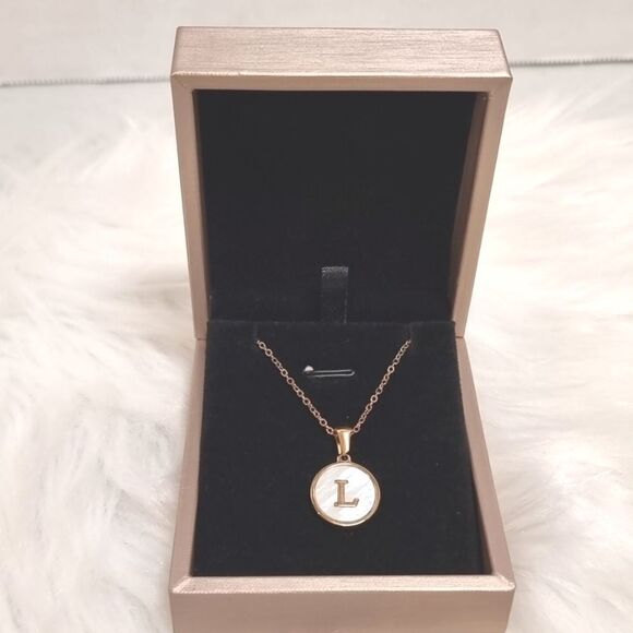 SHELL INITIAL PENDANT NECKLACE stainless steel gold plated I J K or L - Picture 9 of 14
